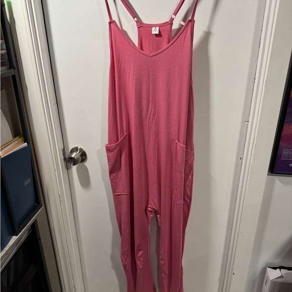 Pink Sleeveless Jumpsuit with V-Neck and pockets - Picture 3 of 5